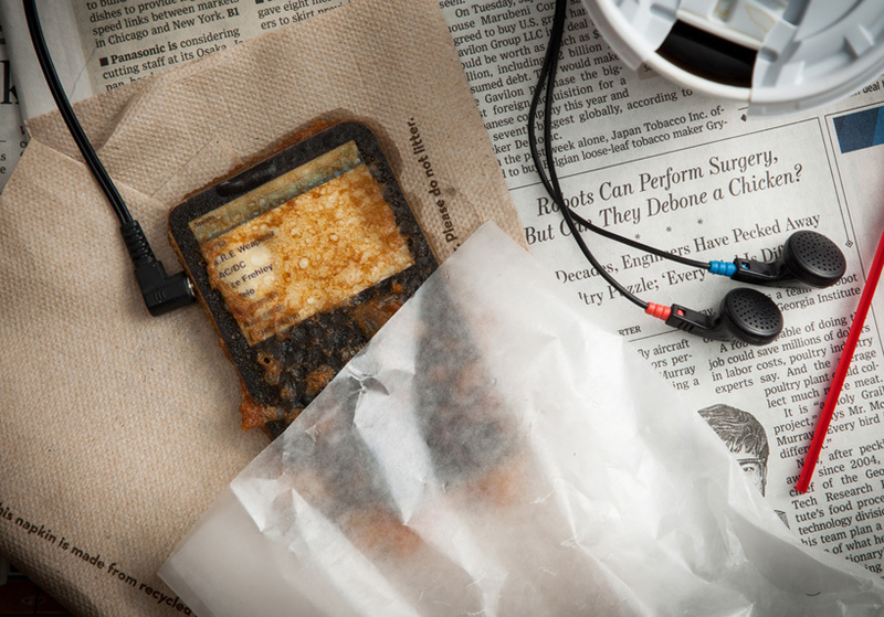 Illustration for article titled You'll Want to Devour Your iPod and These Other Deep-Fried Gadgets